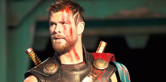 Thor: Ragnarok Review – How Thor and Hulk Challenge the MCU Formula